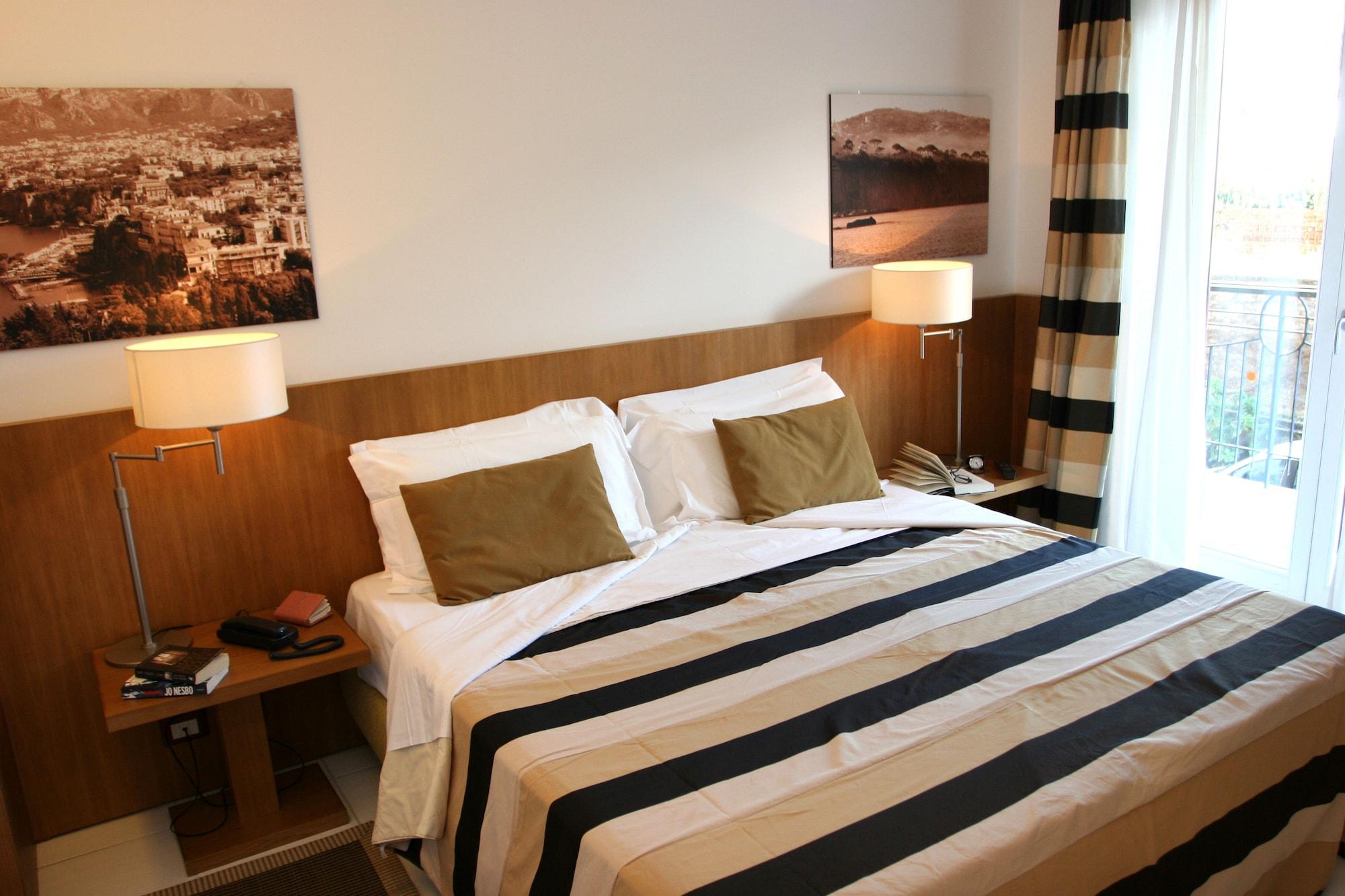 Rota Suites Sorrento Eksteriør bilde